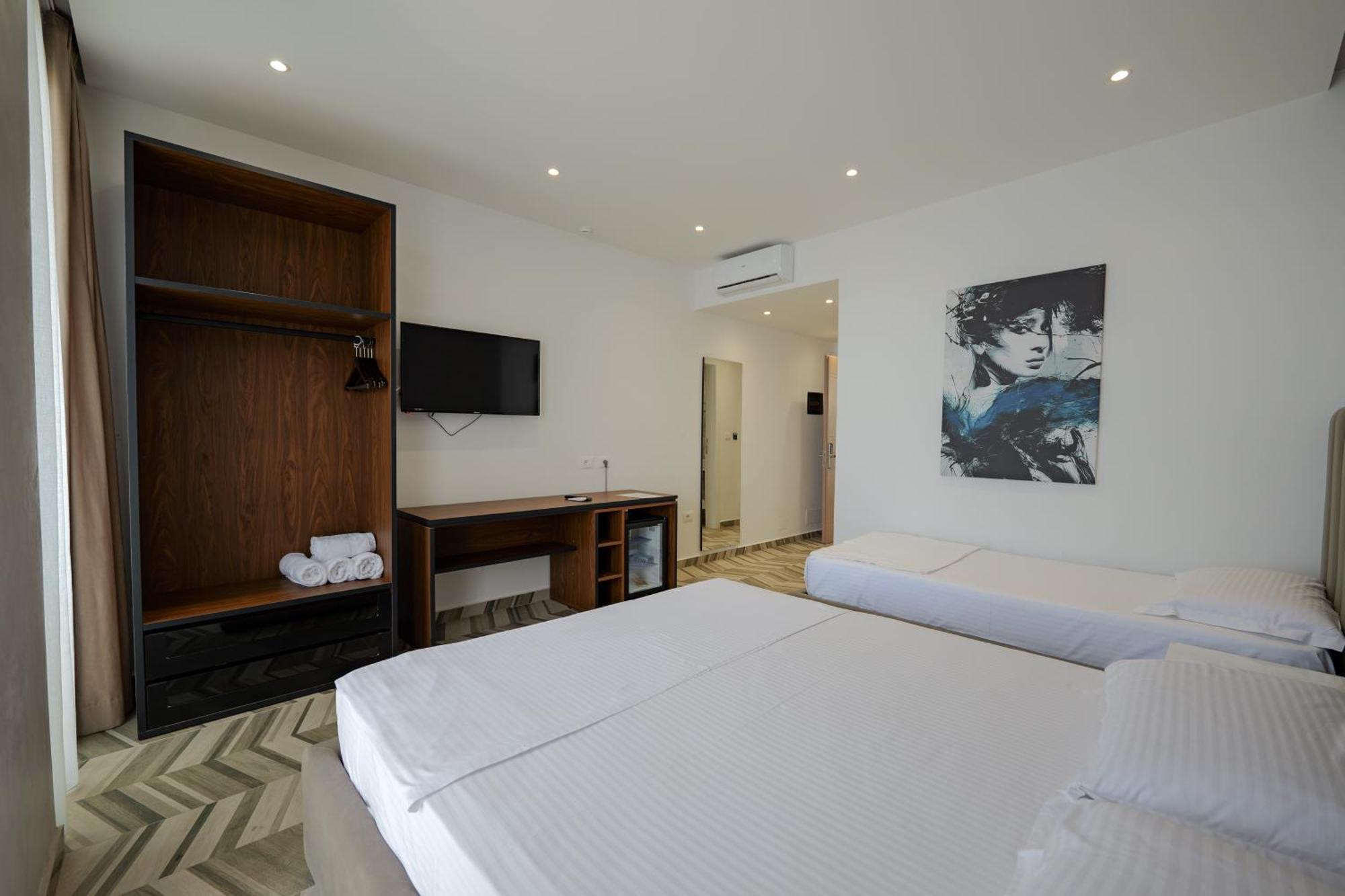 Sea & Hotel