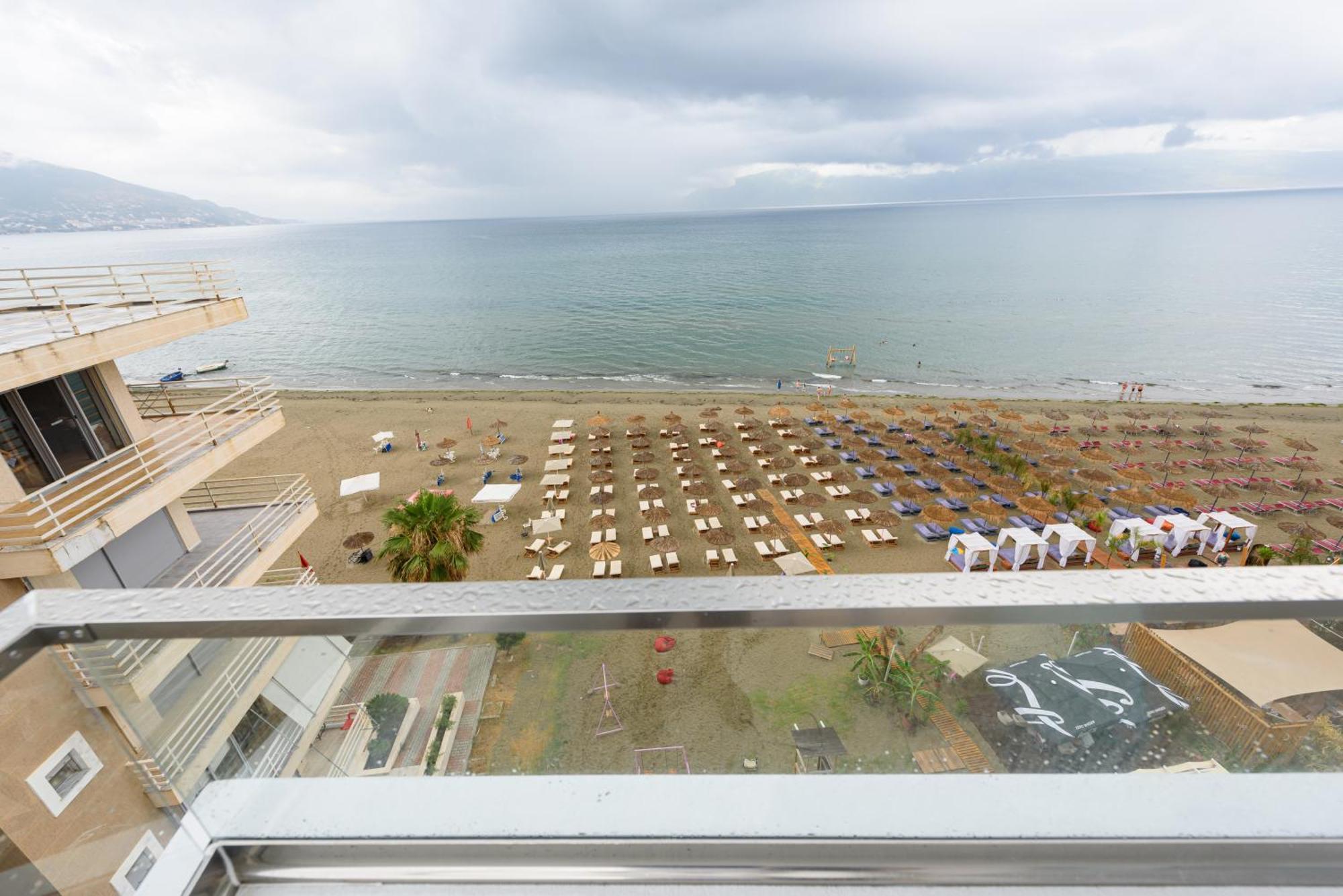Sea & Hotel
