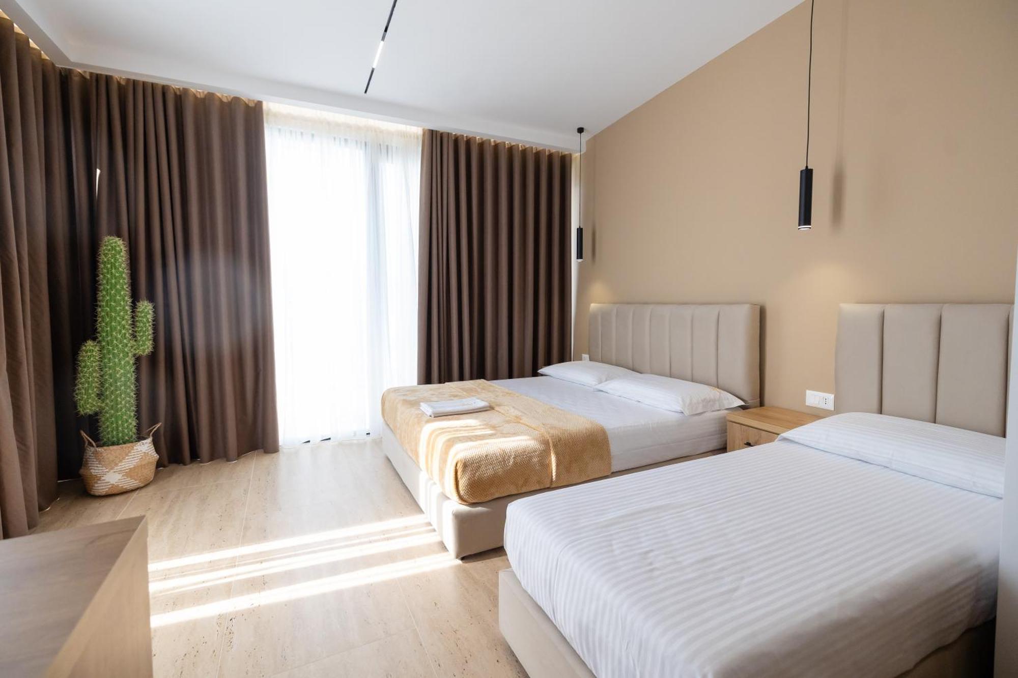 Hotel Sea & 4*